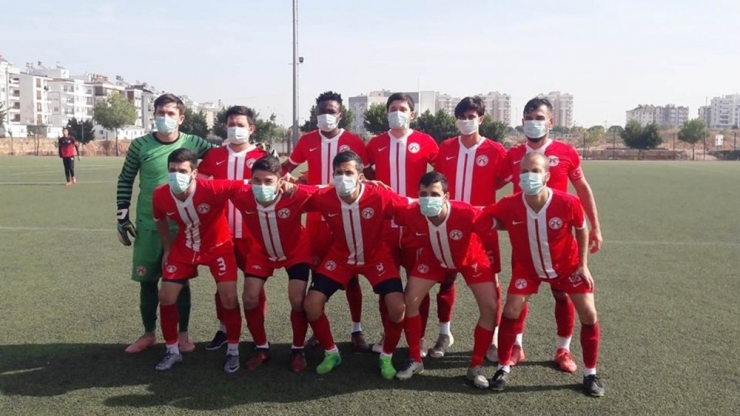 Asker Selamıyla Ata’yı Anıp, Taktıkları Maskelerle Lösemiye Dikkat Çektiler