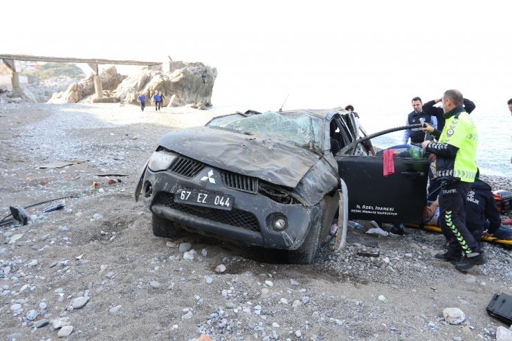 Kontrolden Çıkan Kamyonet Denize Uçtu: 1 Yaralı