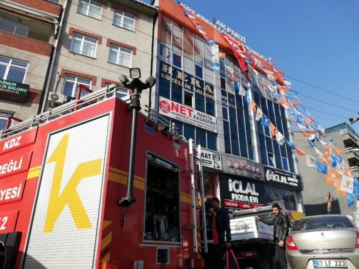Ak Parti Kdz. Ereğli İlçe Binasında Yangın Paniği Yaşandı