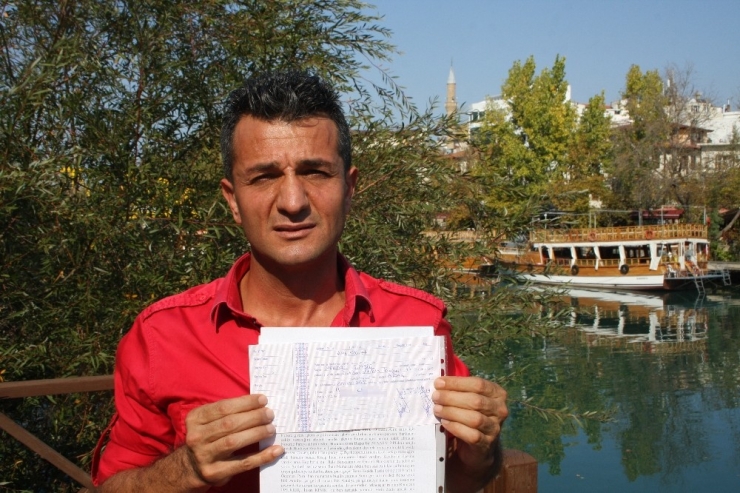 Otomobilini Kendi Elleriyle Götürüp Dolandırıcılara Teslim Etti, Hem Aracından Hem Eşinden Oldu