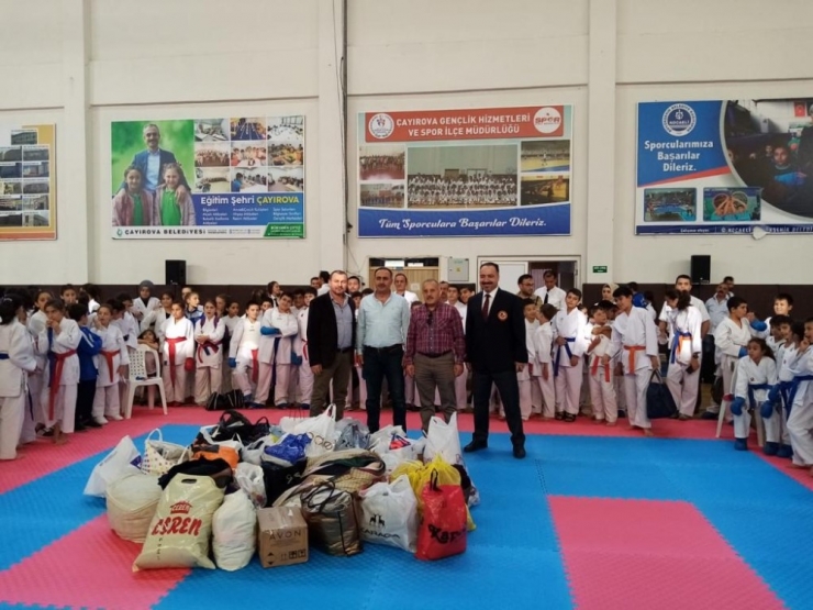 Çayırova Belediyespor Takımından Anlamlı Destek