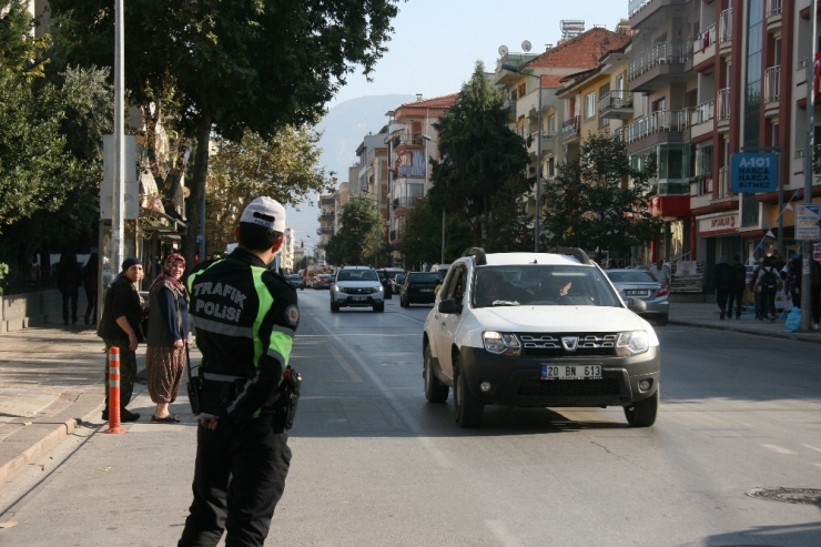 Emniyet Müdürlüğü Ekipleri 7 Günde 27 Bin 714 Araç Kontrol Etti