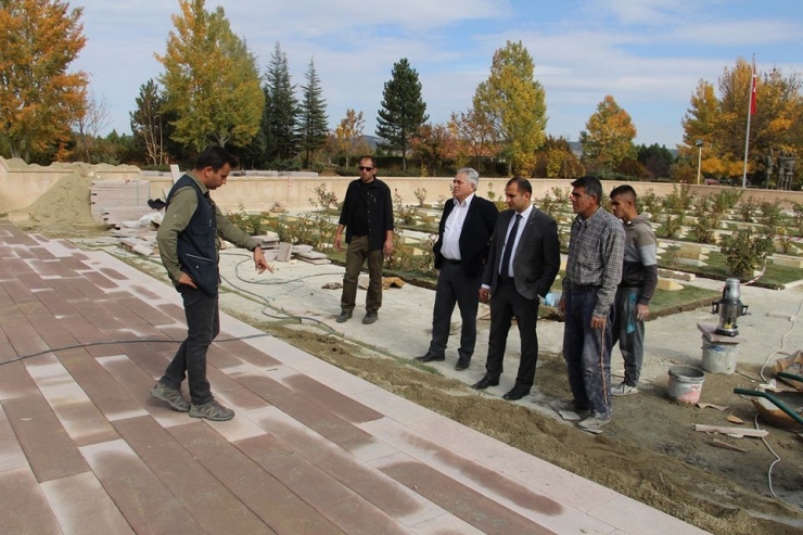 Dumlupınar Şehitliği’nde Bakım Ve Onarım Çalışmaları