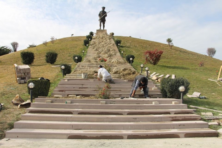 Dumlupınar Şehitliği’nde Bakım Ve Onarım Çalışmaları