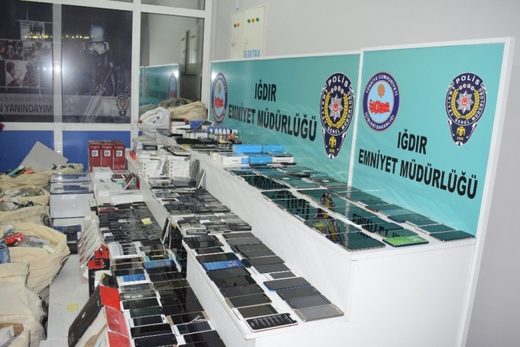 Iğdır’da Kaçak Cep Telefonu Operasyonu