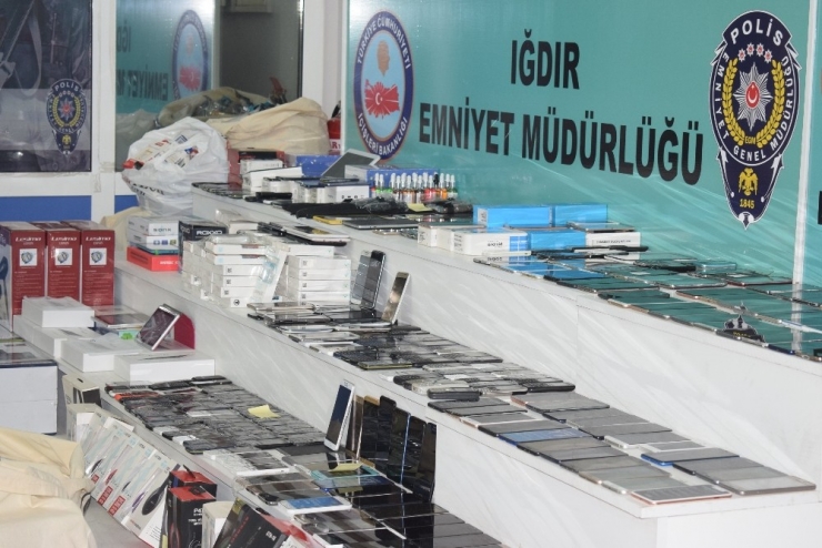 Iğdır’da Kaçak Cep Telefonu Operasyonu