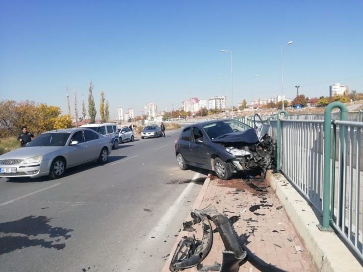 Kontrolünü Kaybeden Sürücünün Kullandığı Araç Kanala Uçmaktan Son Anda Kurtuldu