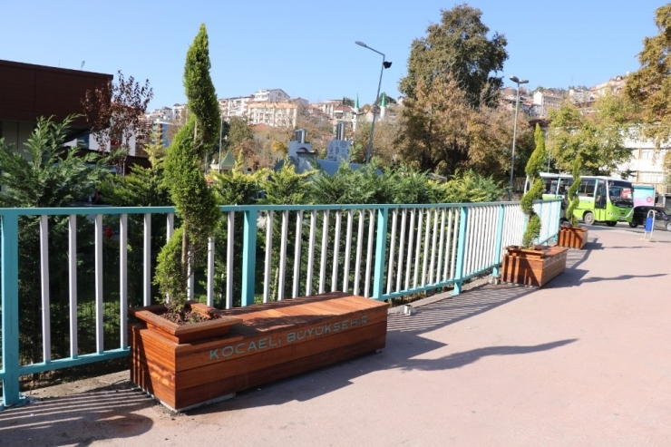 Büyükşehir Kent Merkezindeki Mobilya Sayısını Arttırıyor