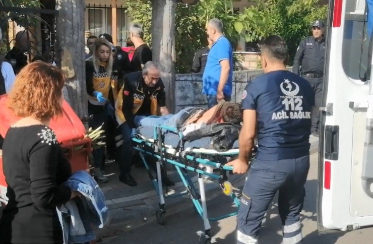 Kocaeli’de Bir Şahıs Kızıyla Kavga Eden Damadı Ve Arkadaşını Bıçakladı