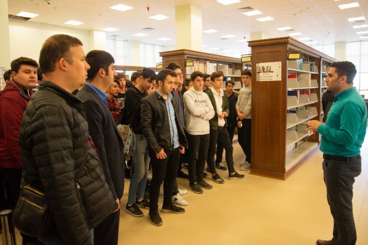 Lise Öğrencileri Şeyh Edebali Üniversitesi’ni Gezdi