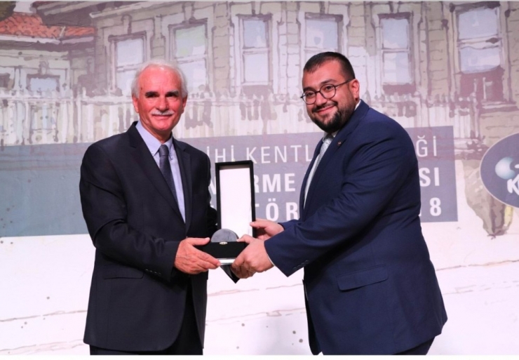 Tantavi Kültür Ve Sanat Merkezi Ödülünü Aldı