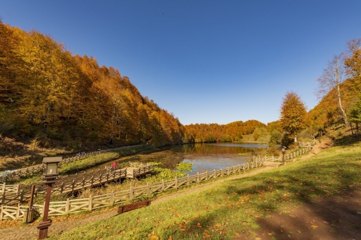 Sonbahar Ulugöl’e Yakıştı
