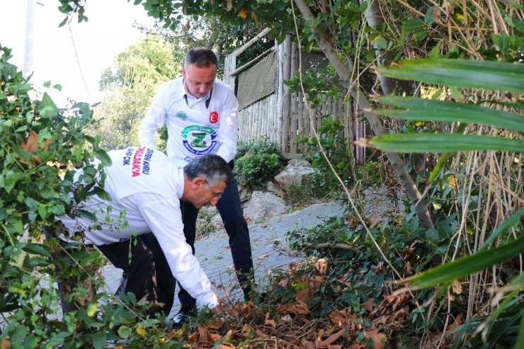 ’Temiz Bir Kent İçin Hep Birlikte’ Sloganı İle Sokak Sokak Çöp Topladılar