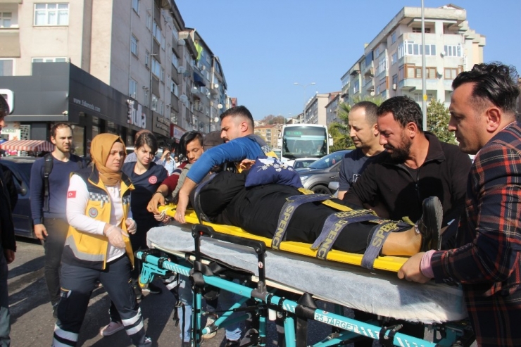 Yolun Karşısına Geçmek İsteyen Kadına Otomobil Çarptı