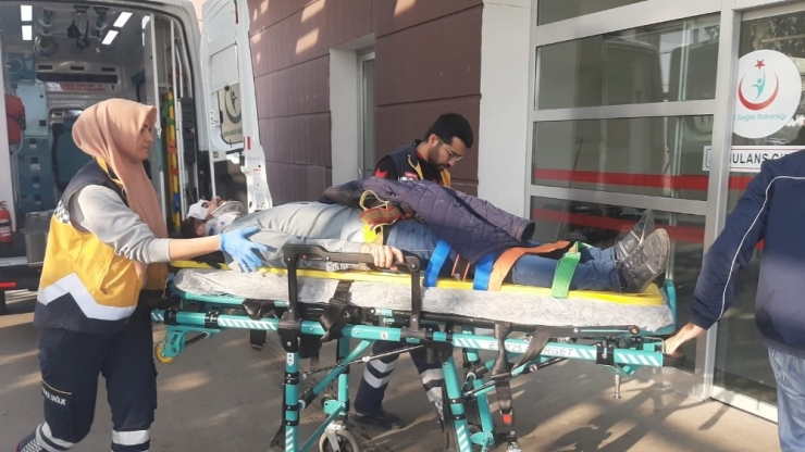 İki Otomobil Kafa Kafaya Çarpıştı: 1 Yaralı