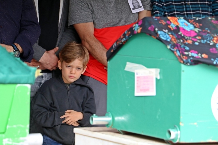 Baba Ve 6 Yaşındaki Oğlunun En Acı Görevi