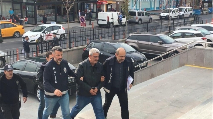 Öldürülen Kızın Cinayet Şüphelisi Baba Ve Oğul Adliyede