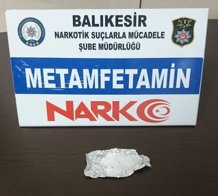 Polisten 4 Uyuşturucu Tacirine Operasyon