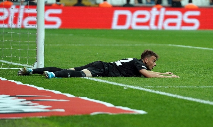 Adem Ljajic Ve Oğuzhan Görüşme Odasına Çağrılıyor!