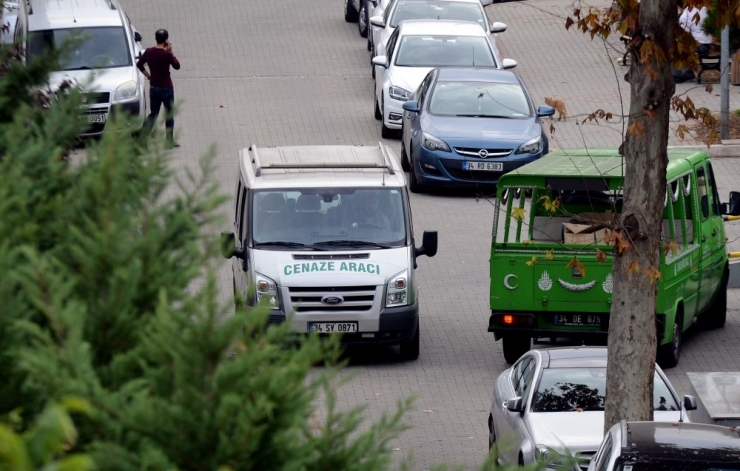 Beyoğlu’nda Ofisinin Bulunduğu Sokakta Ölü Bulunan Eski İngiliz Askeri İstihbarat Subayı James Gustaf Edward Le Mesurier’in Cenazesi İngiltere’ye Götürülmek Üzere Adli Tıp Kurumundan Alındı.