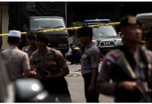 Endonezya’da Canlı Bomba Saldırısı: 6 Yaralı