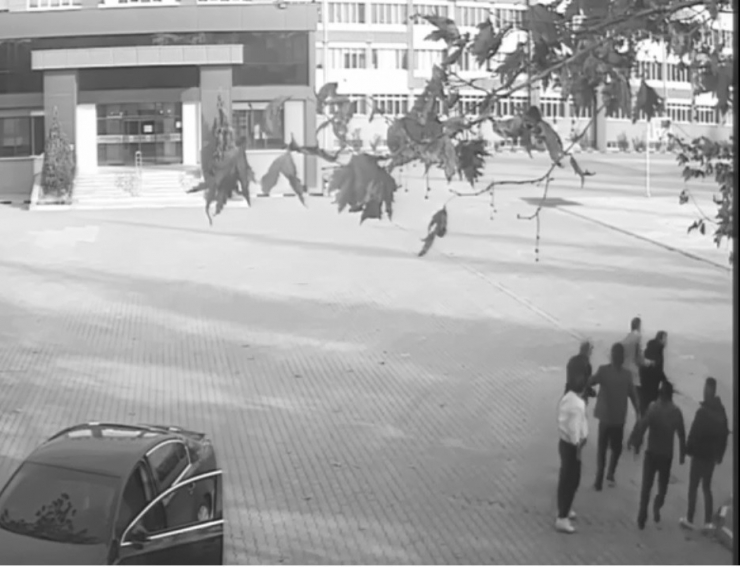 Yetiştirme Yurdunda Kalan Çocuğun Okul Değişikliği Yüzünden Memur Darp Edildi