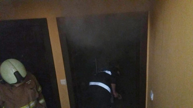 Korkutan Yangın Mahalleyi Duman Altında Bıraktı