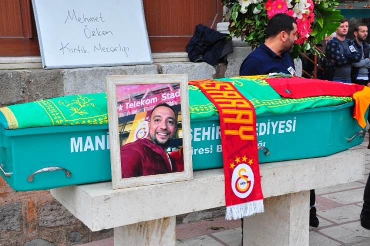 Öldürülen Manisalı İş Adamı Toprağa Verildi