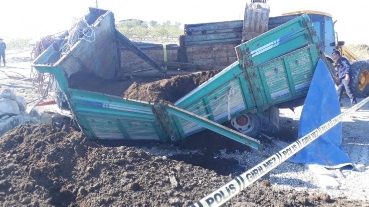 Gübre Yüklü Kamyon Devrildi: 1 Ölü