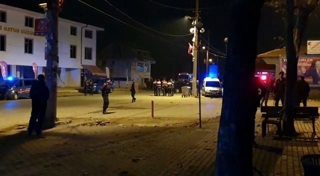Taşlı, Sopalı Ve Silahlı Kavgayı Jandarma Havaya Ateş Açarak Ayırdı