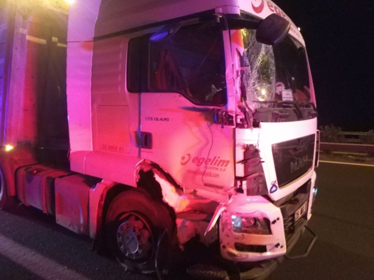 Patlayan Tekerleği Değiştiriyordu, Tırın Çarpması Sonucu Öldü