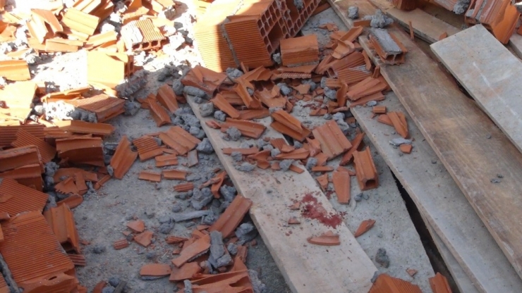 Sinop’ta Çöken Duvarın Altında Kalan 3 Yaşındaki Damla, Toprağa Verildi