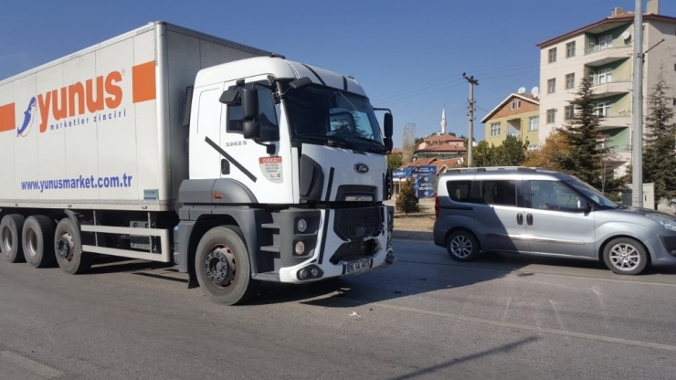 Tır Otomobil İle Çarpıştı: 1 Ölü