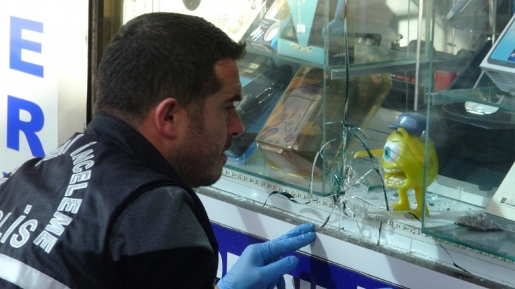 İş Yerini Kurşunlayıp Kaçtılar