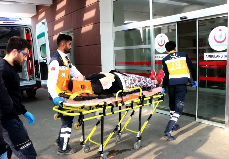 İki Otomobil Çarpıştı: 3 Yaralı