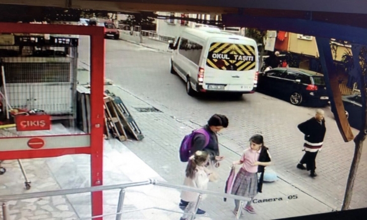 Avcılar’da Geri Manevra Yapan Servis Şoförü Yaşlı Kadına Çarptı