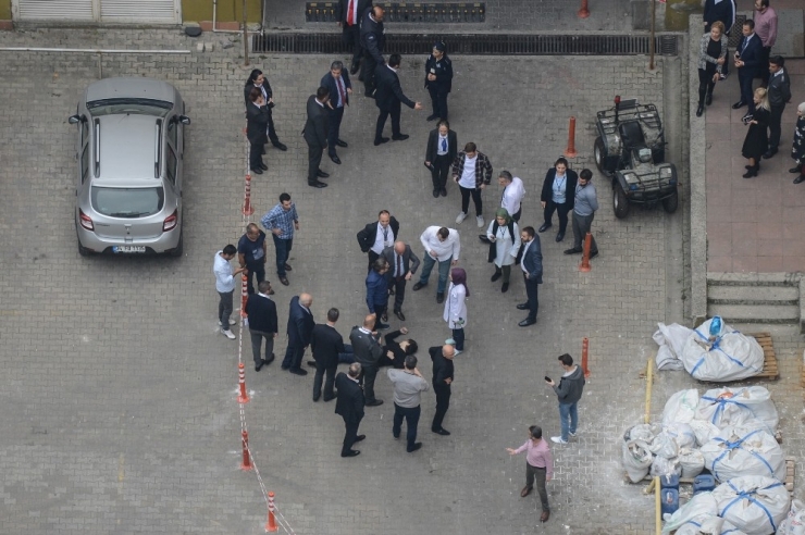 Kuyumcukent’in Çatısından Düşen Genç Ağır Yaralandı