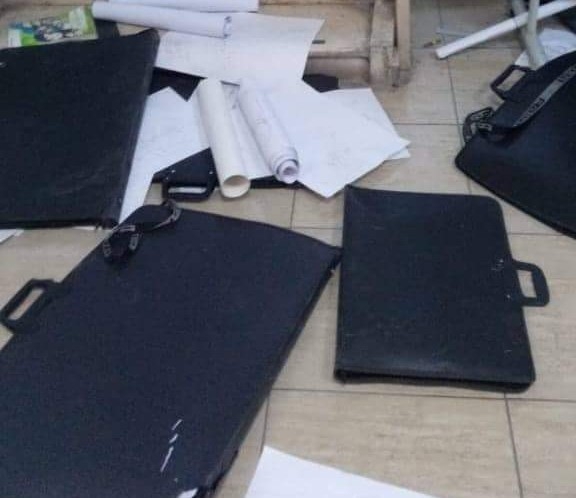 Öğrencilerin Eşyaları Merdiven Boşluğuna Atıldı, Soruşturma Başlatıldı