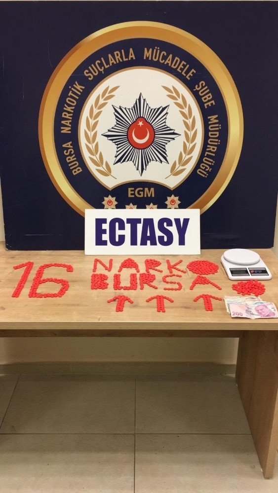 Bursa’da Yüzlerce Ectasy Hap Ele Geçirildi: 2 Kişi Tutuklandı