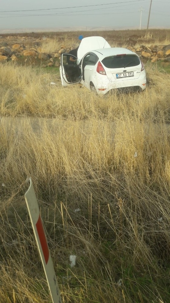 Lastiği Patlayan Araç Yoldan Çıktı: 1 Yaralı
