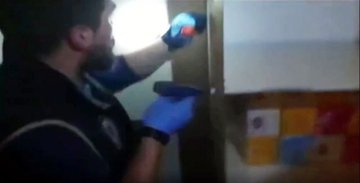 Polisten Çekiç Ve Tornavida İle Operasyon