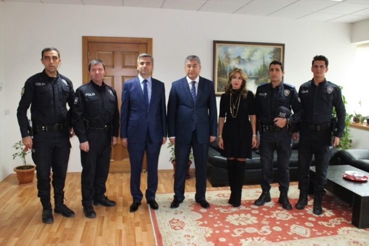 Kahraman Polisler ’Başarı Belgesi’ Aldı