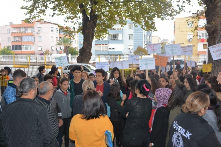 Öğrenciler ’Yeni Eğitim Binası’ İçin Eylemde