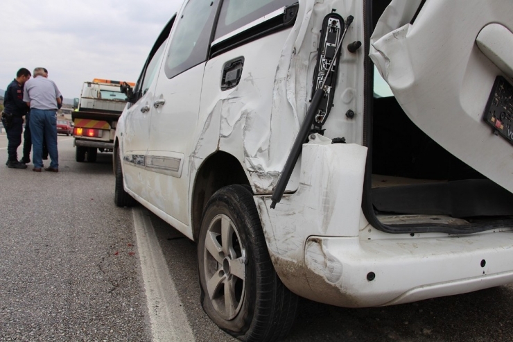 Karayolunda Patlayan Lastiğini Değiştirmek İsterken Tır Çarptı