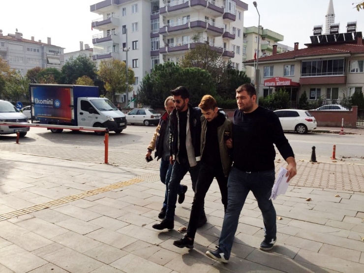 İş Yeri Faresi Kıskıvrak Yakalandı