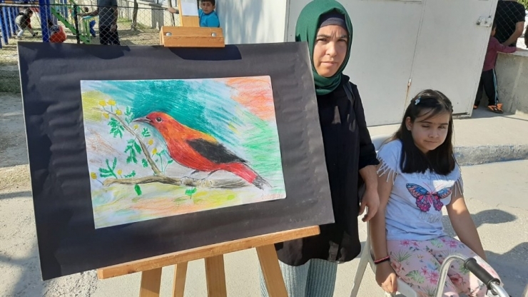 13 Yaşındaki Melisa Engelleri Resimle Aştı