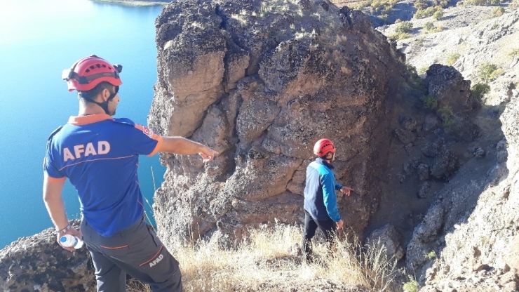 Kayalıklarda Mahsur Kalan Keçiler, 4 Saatte Kurtarıldı