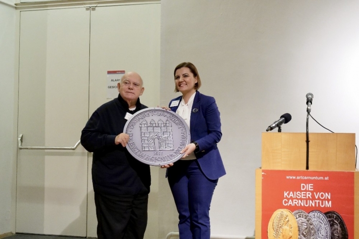 Başkan Hürriyet’ten Viyana’da İzmit Daveti