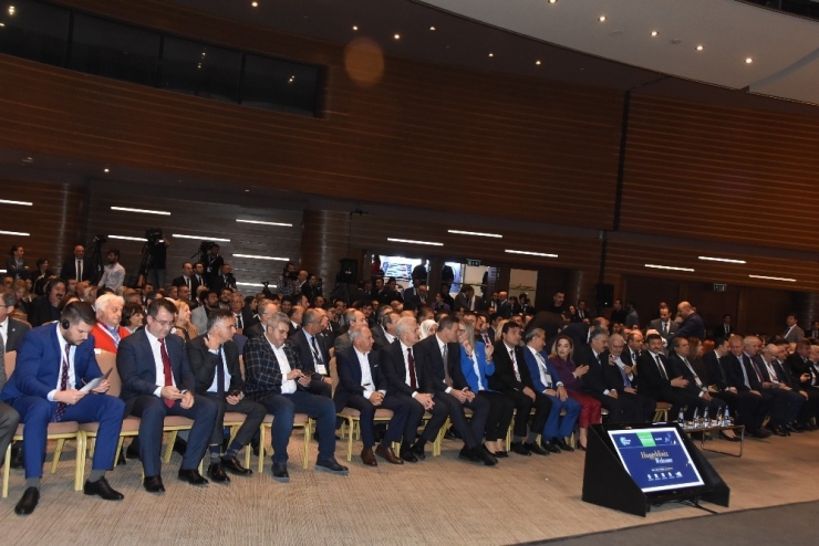 Ak Parti İzmir Milletvekili Binali Yıldırım: “Değişimin Karşısında Durursak Yok Olur Gideriz”