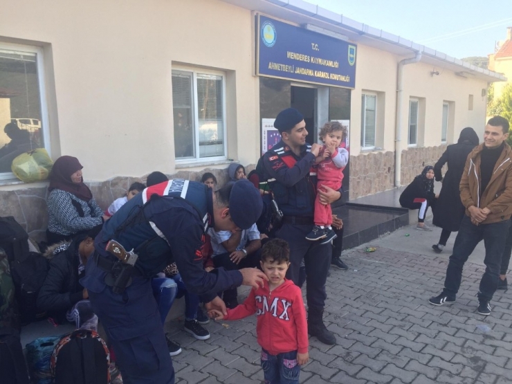 İzmir’de Kaçak Göçmen Operasyonu: 39 Şahıs Yakalandı